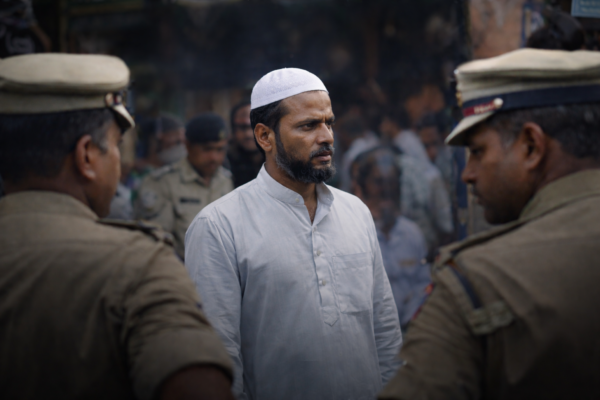 এসআইআর প্রক্রিয়ায় বড় বিতর্ক: মুসলিম যুবকের বাবার নামে হিন্দু ব্যক্তির নাম, তদন্তে নড়েচড়ে নির্বাচন দপ্তর